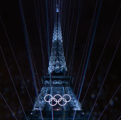 Torre Eiffel foi o centro das atenções durante a abertura da olimpíada (Foto Youtube/Reprodução)