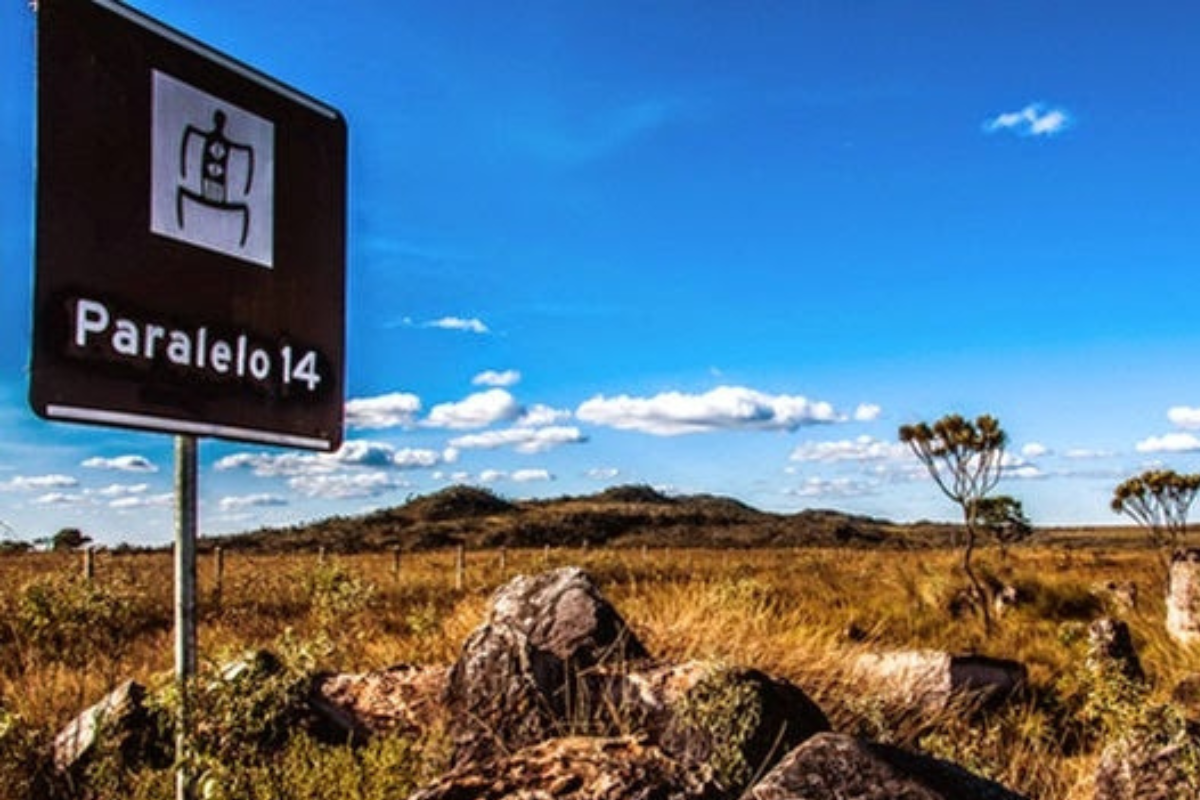 Paralelo 14 está entre os mistérios de Alto Paraíso, na Chapada dos Veadeiros (Foto: reprodução)