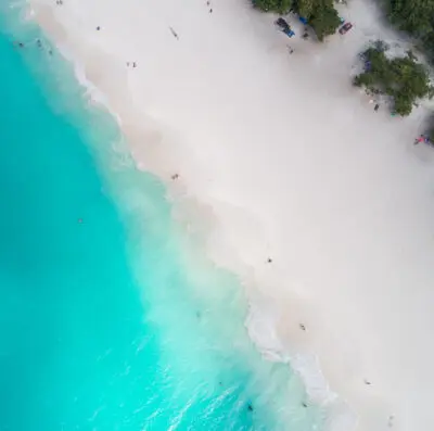 Eagle Beach, em Aruba, é eleita a melhor praia do Caribe e a terceira do mundo (Foto Tripadvisor)