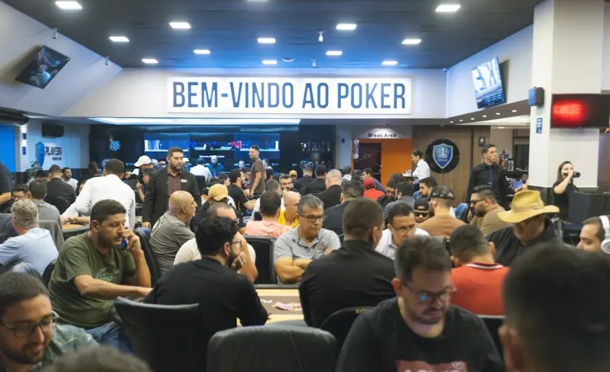 Além da nova casa de poker, a noite também marcará a apresentação do Riad Boutique Bar (Foto: LBS Digital)