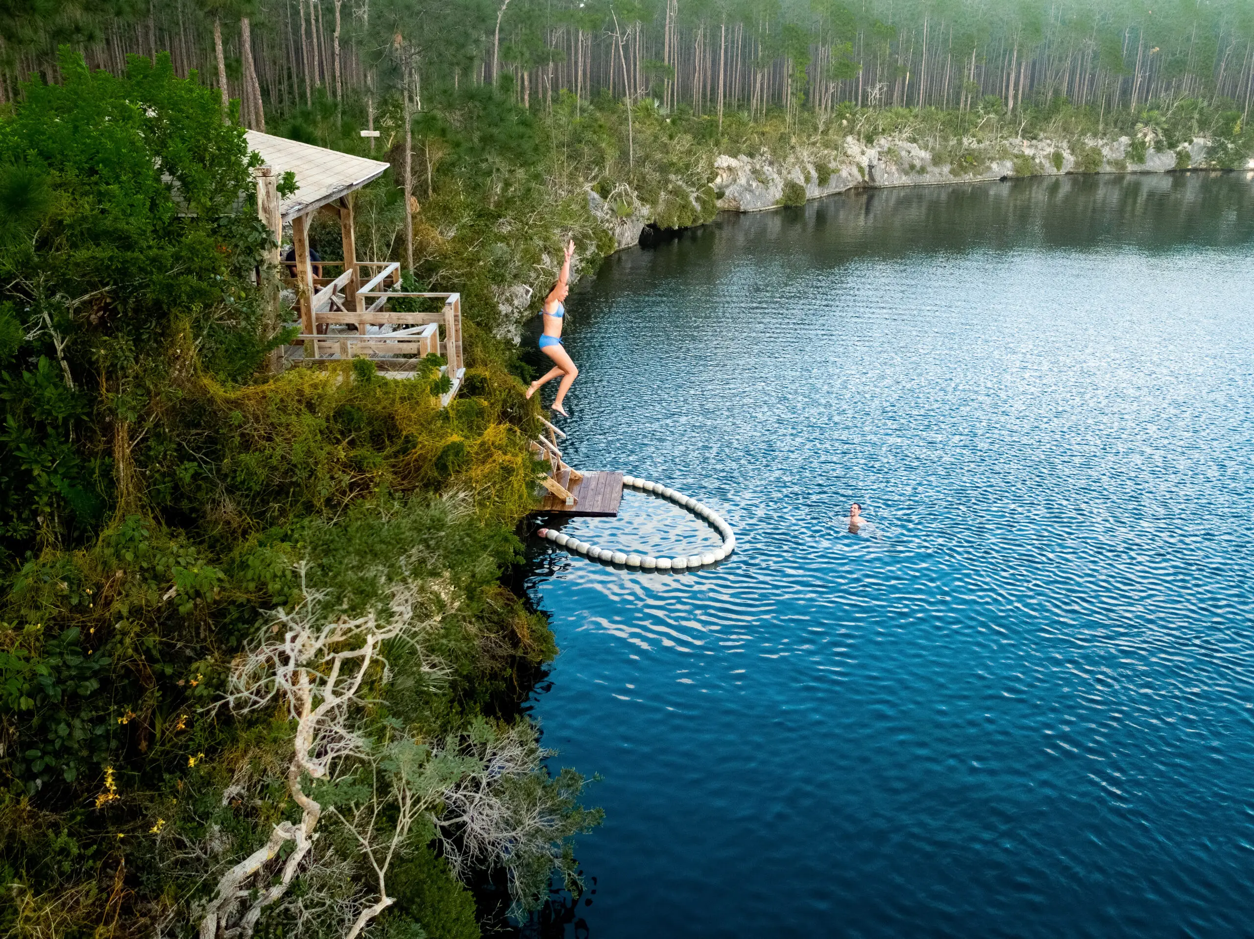 Captain Bill's Blue Hole em Andros (Foto Ministério do Turismo, Investimentos e Aviação das Bahamas - BMOTIA)