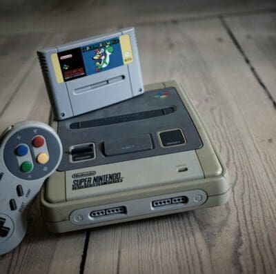 O Super Nintendo e outros vídeo games e jogos antigos fizeram a infância e adolescência de muita gente (Foto: Mateusz Dach Pexel)