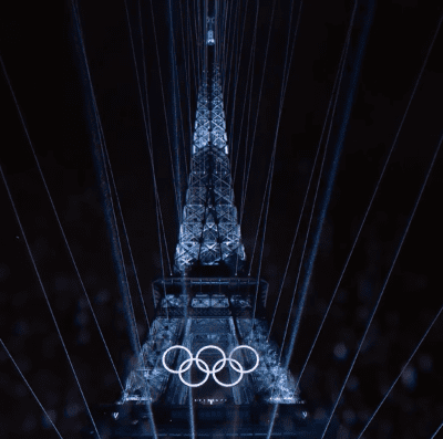 Torre Eiffel foi o centro das atenções durante a abertura da olimpíada (Foto Youtube/Reprodução)