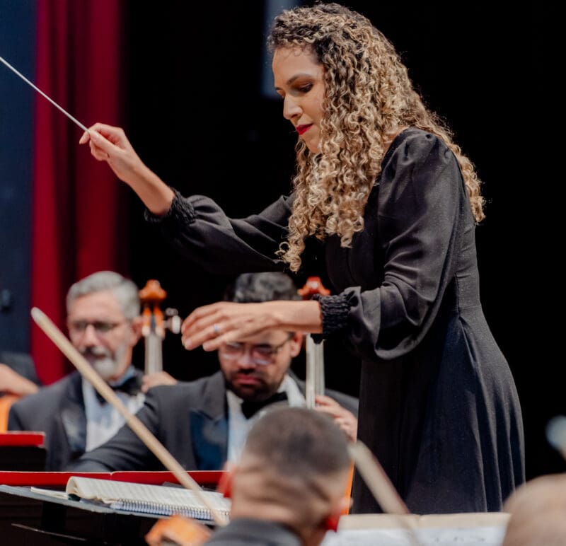 Mestrina da Orquestra Sinfônica de Goiânia, que fará a regência do concerto, com a presença de Jorge Miguel Saade-Scaff