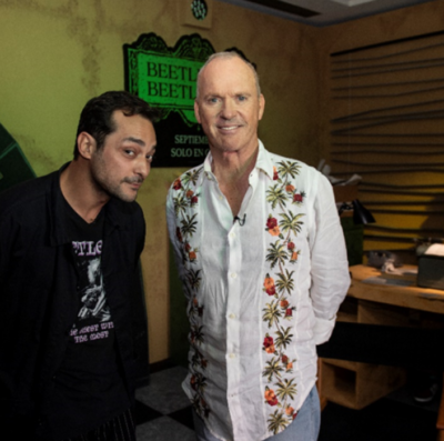 Eduardo Sterblitch e Michael Keaton Beetlejuice (Foto Warner Bros. Pictures)