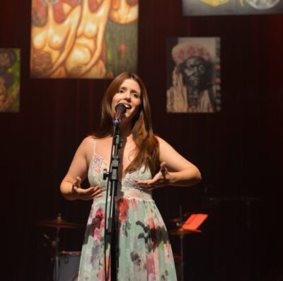 Melina é cantora e compositora (Foto: divulgação)