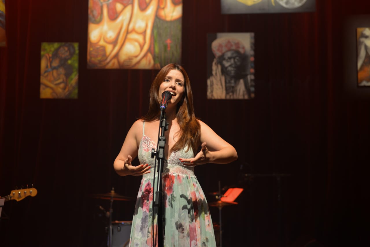 Melina é cantora e compositora (Foto: divulgação)