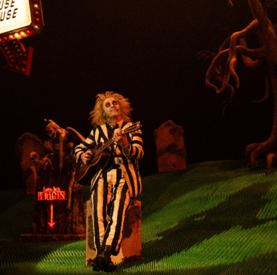 Beetlejuice, novo sucesso de Tim Burton estreia no topo das bilheterias (Foto: Warner Bros Pictures)