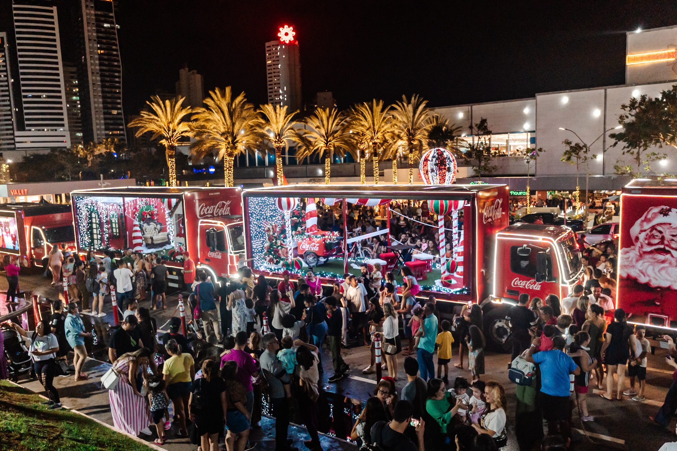 Caravana Iluminada de Natal da Coca-Cola em Goiás (Foto: Refrescos Bandeirantes)