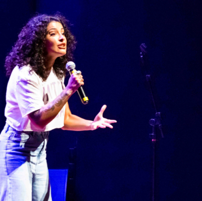 Giovana Fagundes se apresenta em Goiânia (Foto: Marcos Fam)