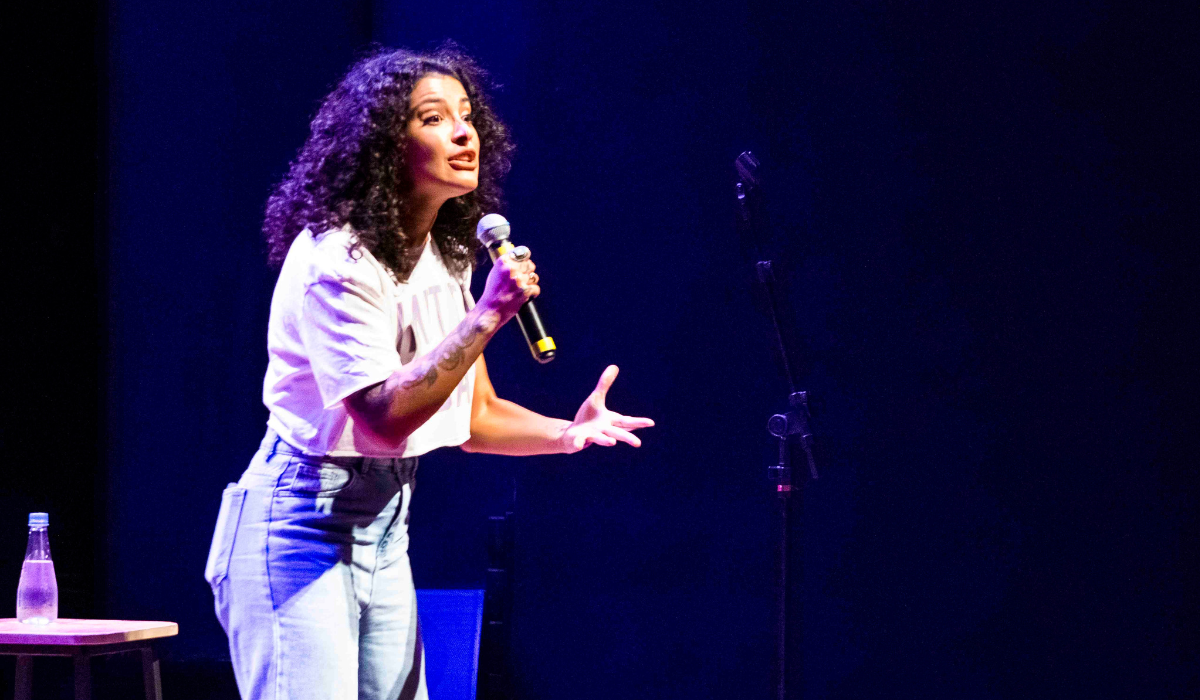 Giovana Fagundes se apresenta em Goiânia (Foto: Marcos Fam)