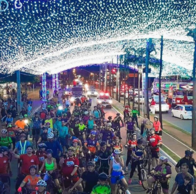 Pedal das Luzes se tornou tradição em Goiânia (Foto: Fábio Ramos)