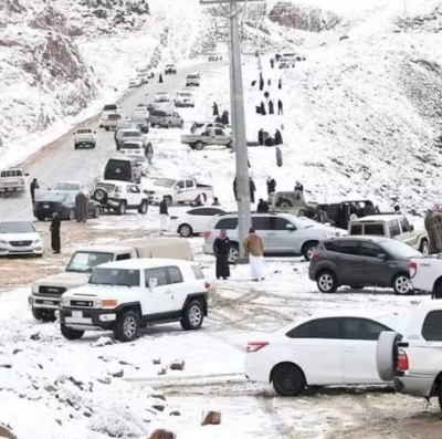 Pela primeira vez na história, deserto saudita de Al-Nafūd fica coberto de neve (Foto: Reprodução / X)