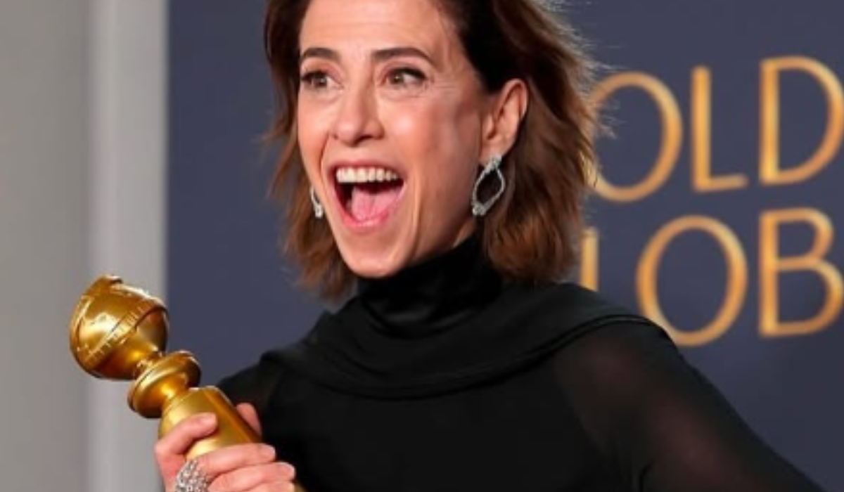 Fernanda Torres recebe prêmio de Melhor Atriz no Globo de Ouro 2025 (Foto: reprodução)