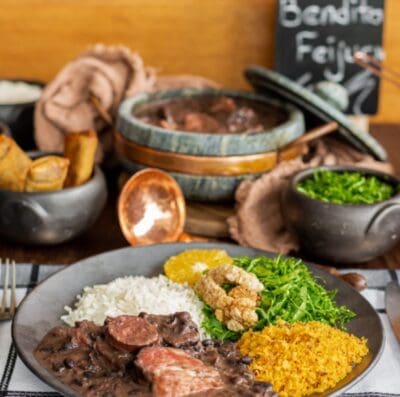 Em comemoração aos 10 anos, a Bendita Feijuca vai entregar pratos de feijoada gratuitamente (Foto: Divulgação)