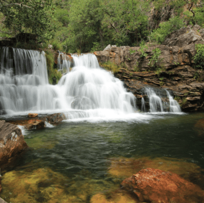 Cachoeira do Encanto fica na Chapada dos Veadeiros (Foto: Coleci Turismo)