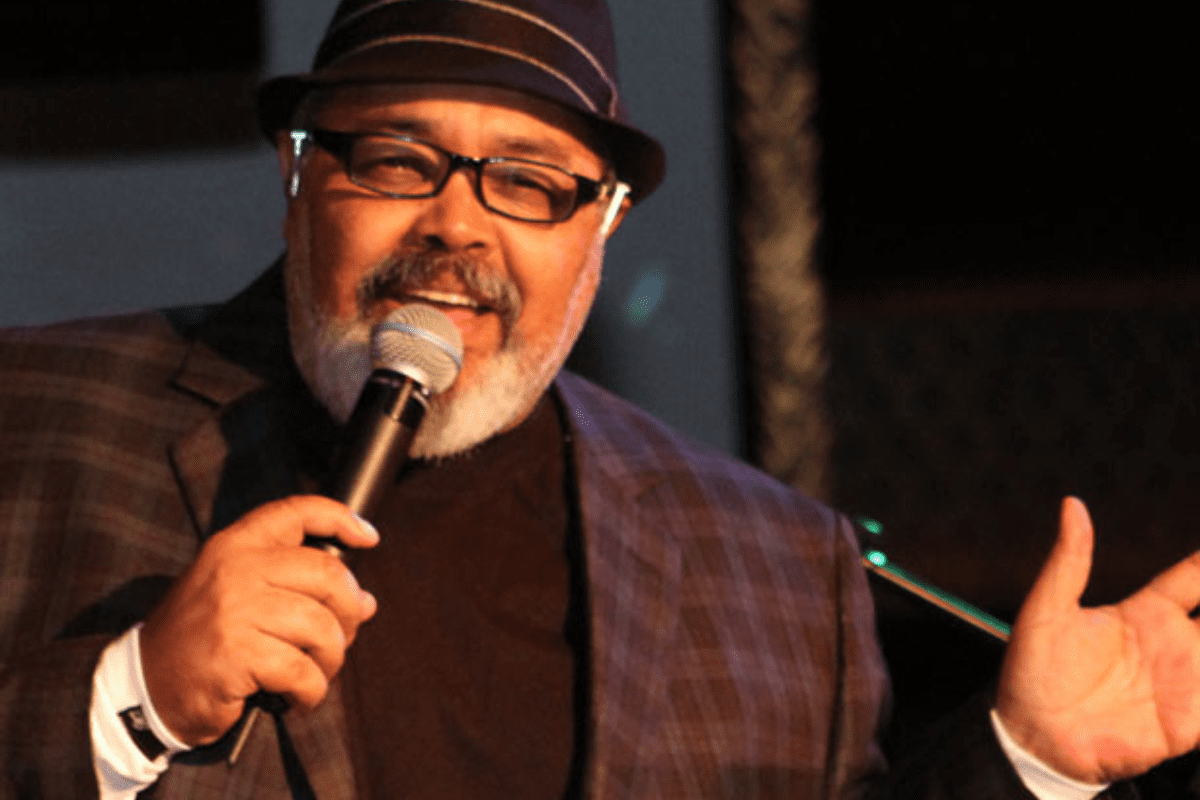 Jorge Aragão celebra 50 anos de carreira com show em Goiânia (Foto: reprodução site)