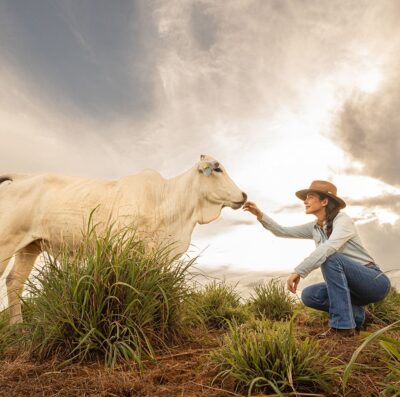 No filme Um Outro Olhar, a pecuarista Carmen Perez fala da importância do bem-estar animal para uma produção sustentável (Foto: divulgação)