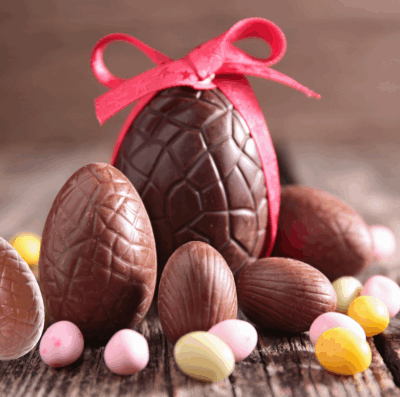 Antes do chocolate dominar as festividades, os ovos de galinha reinavam nas comemorações de Páscoa (Foto: Canva)