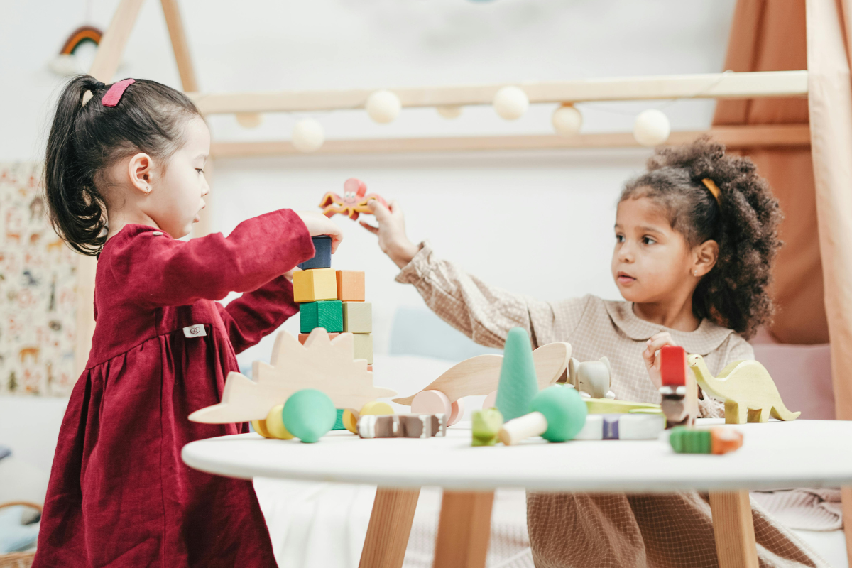 Estudo revela que brincar faz bem, independente da idade (Foto: Pexels)