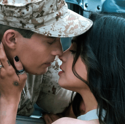 Filme 'Continência ao Amor' é um dos melhores romances da plataforma (Foto: Netflix)