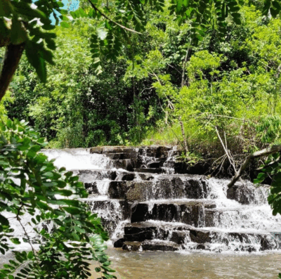 Serranópolis (GO): a joia escondida do Cerrado que une natureza, arqueologia e piscinas naturais (Foto: Prefeitura de Serranópolis)