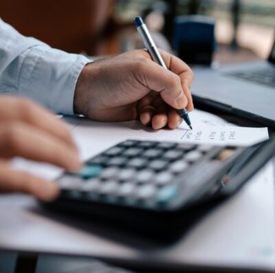 Veja o que muda com a nova tabela do Imposto de Renda (IR) - (Foto: Pexels)