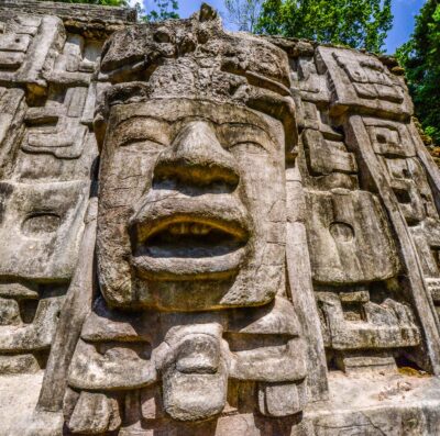 Belize encanta turistas com histórias milenares e arqueologia - Lamanai (Foto Belize Tourism Board)