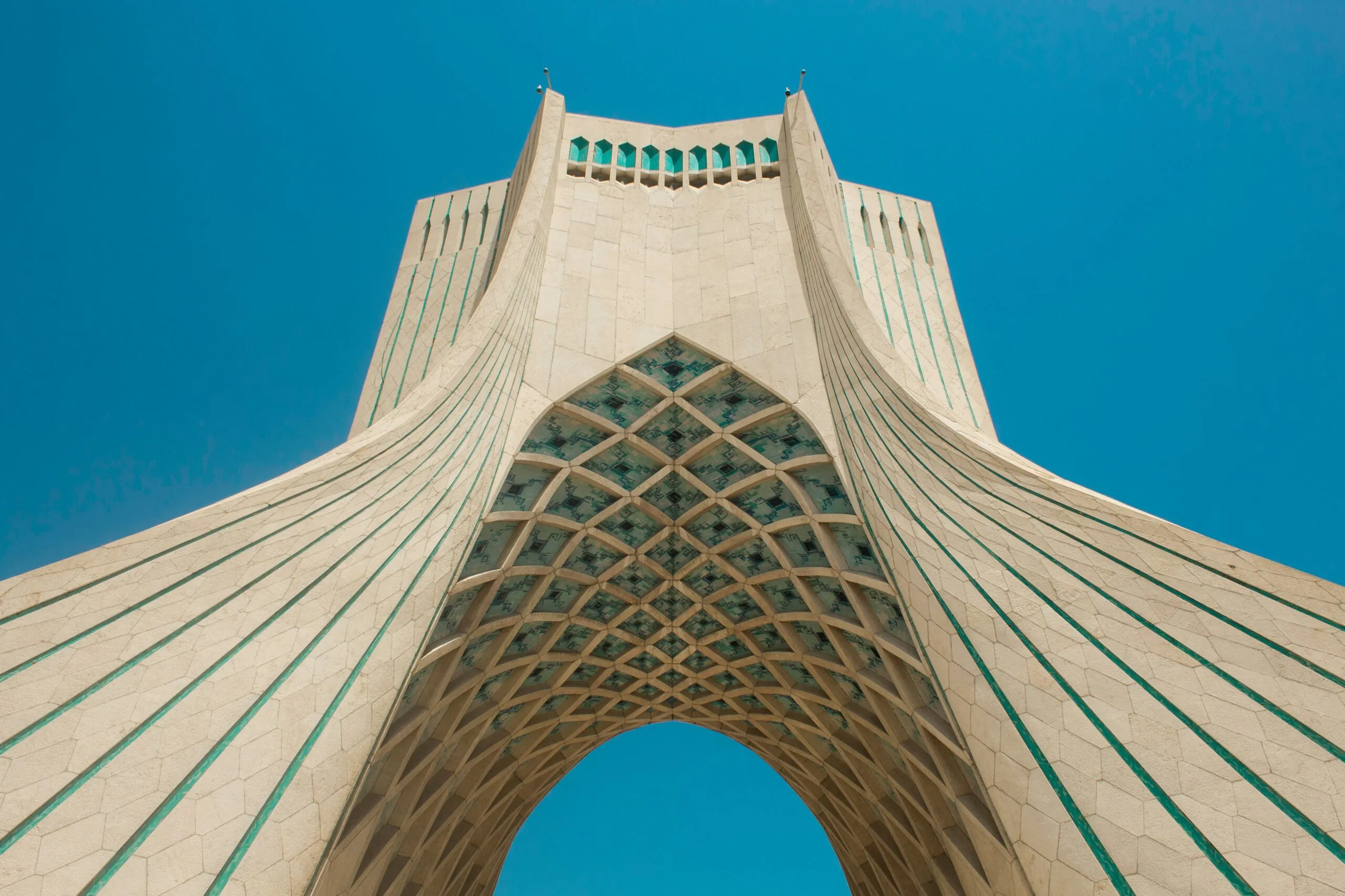 Torre Azadi, em Teerã (Foto: Abolfazl Ranjbar/Unsplash)