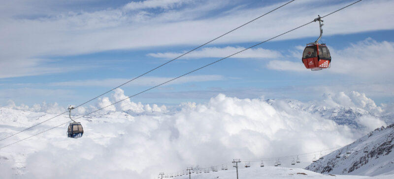 A 60 km de Santiago, o Valle Nevado é o destino favorito dos brasileiros para curtir a neve (Foto: Divulgação)